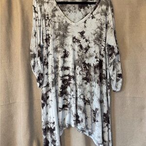 Tie-Dye V-Neck Women's Tunic.  Excellent Condition